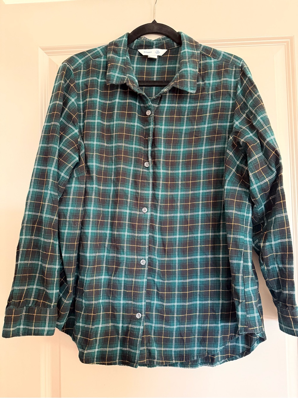 Women’s Green and Black Plaid Button-Up Shirt